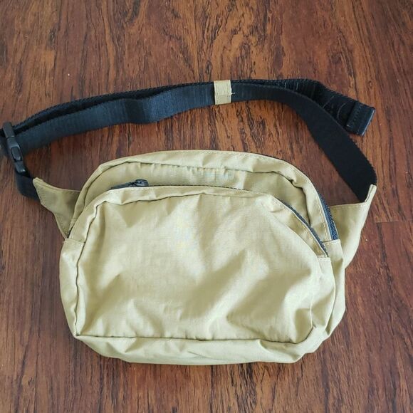 BAGGU Handbags - NWOT Baggu Dark Khaki Fanny Pack Waist Bag